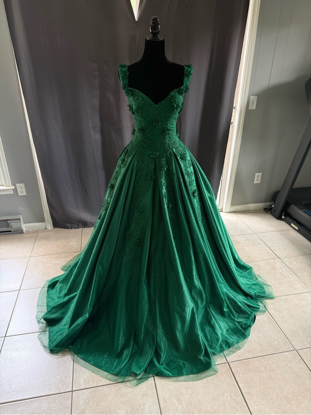 Dancing Queen Emerald Green Lace-Up Ball Gown